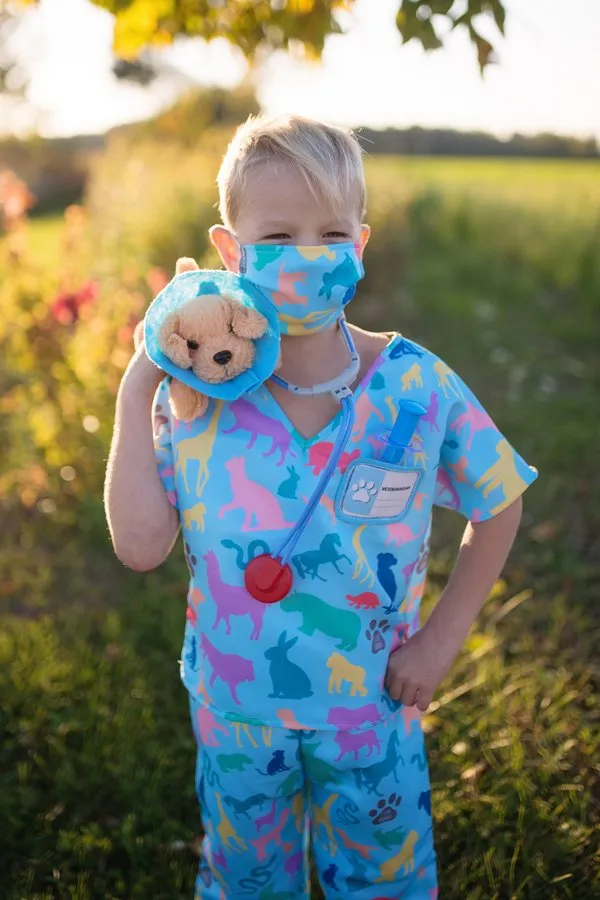 Great Pretenders Veterinarian Scrubs with Accessories