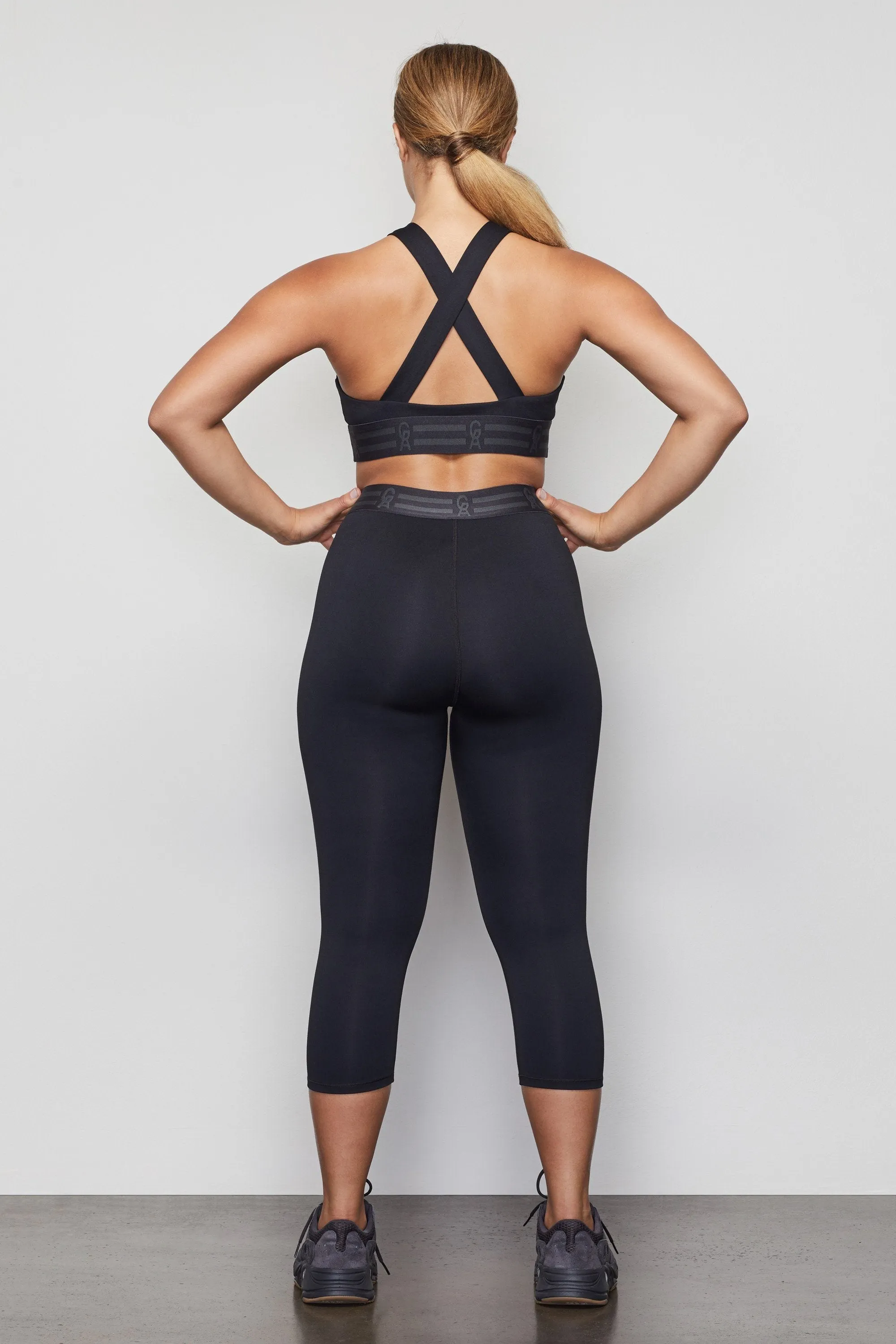 THE ICON CAPRI LEGGING | BLACK001